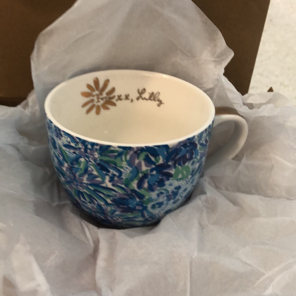 Lilly Pulitzer Set of ceramic mugs. NEW in box!